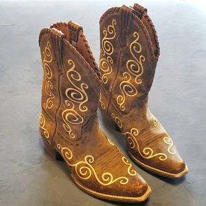 Ariat cowboy boots- Girl's sz 2
